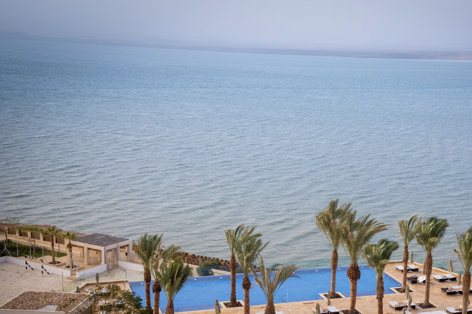 Float in the Dead Sea: Via the Siq-gorge beach lift.