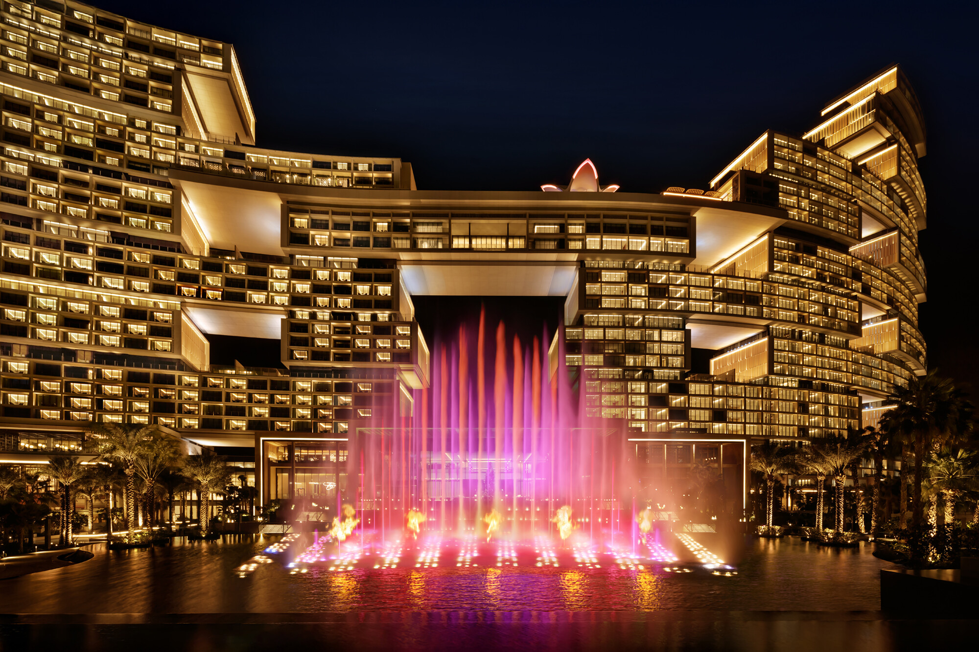 Skyblaze fountain: A permanent fire-and-water performance.
