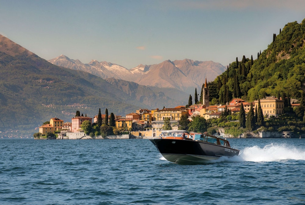 Experience: Vintage speedboat tours