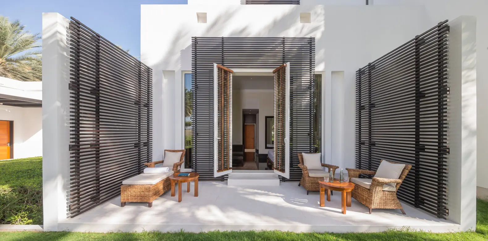 Design & calm: Frankincense-scented minimalism.