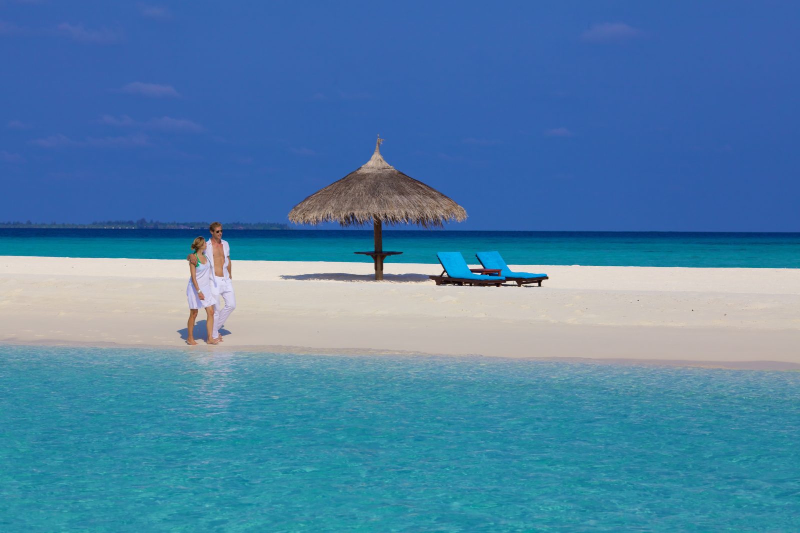 Separate adults and family zones — the activity/scene in action. A tranquil adults-only Sangu zone and a family O zone on one island.