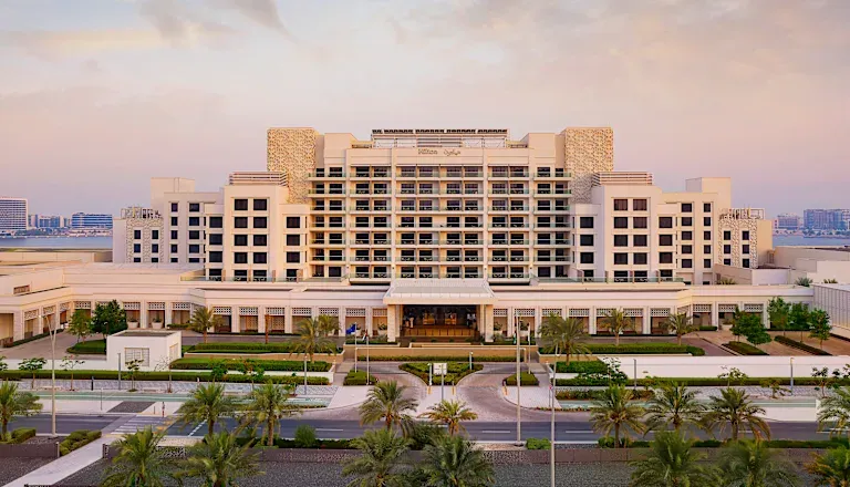 Hero/establishing shot of Hilton Abu Dhabi Yas Island, Abu Dhabi. A contemporary waterfront resort on Yas Bay, the closest of the capital’s set to the airport and a theme-park base — with daily complimentary access to one Yas Island park per guest (Ferrari World, Yas Waterworld or Warner Bros World).