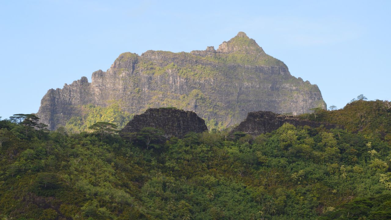 Tahiti's dramatic green neighbour