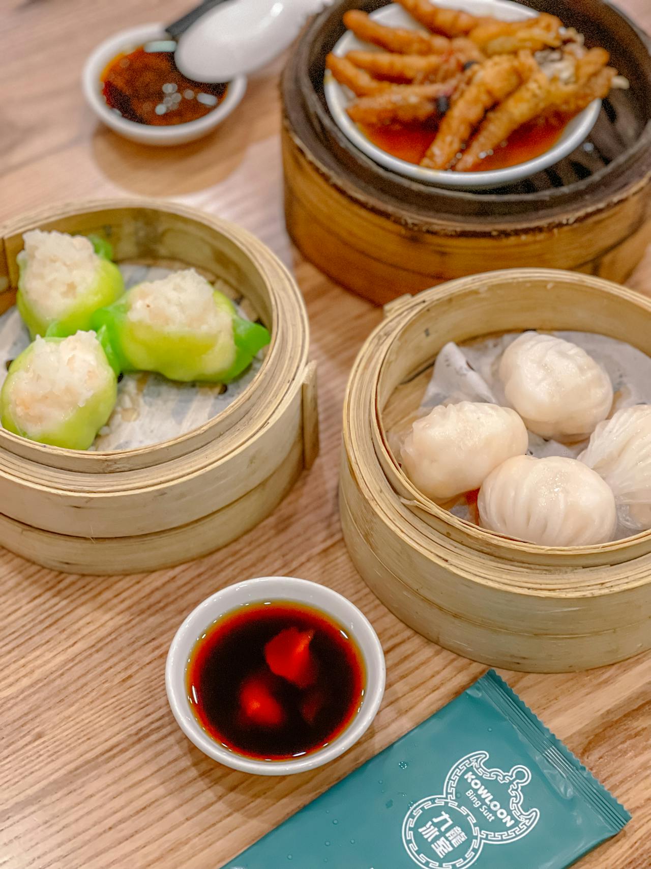 From a traditional dim-sum brunch with the trolleys to a Michelin-starred tasting menu, Hong Kong is one of the planet's…