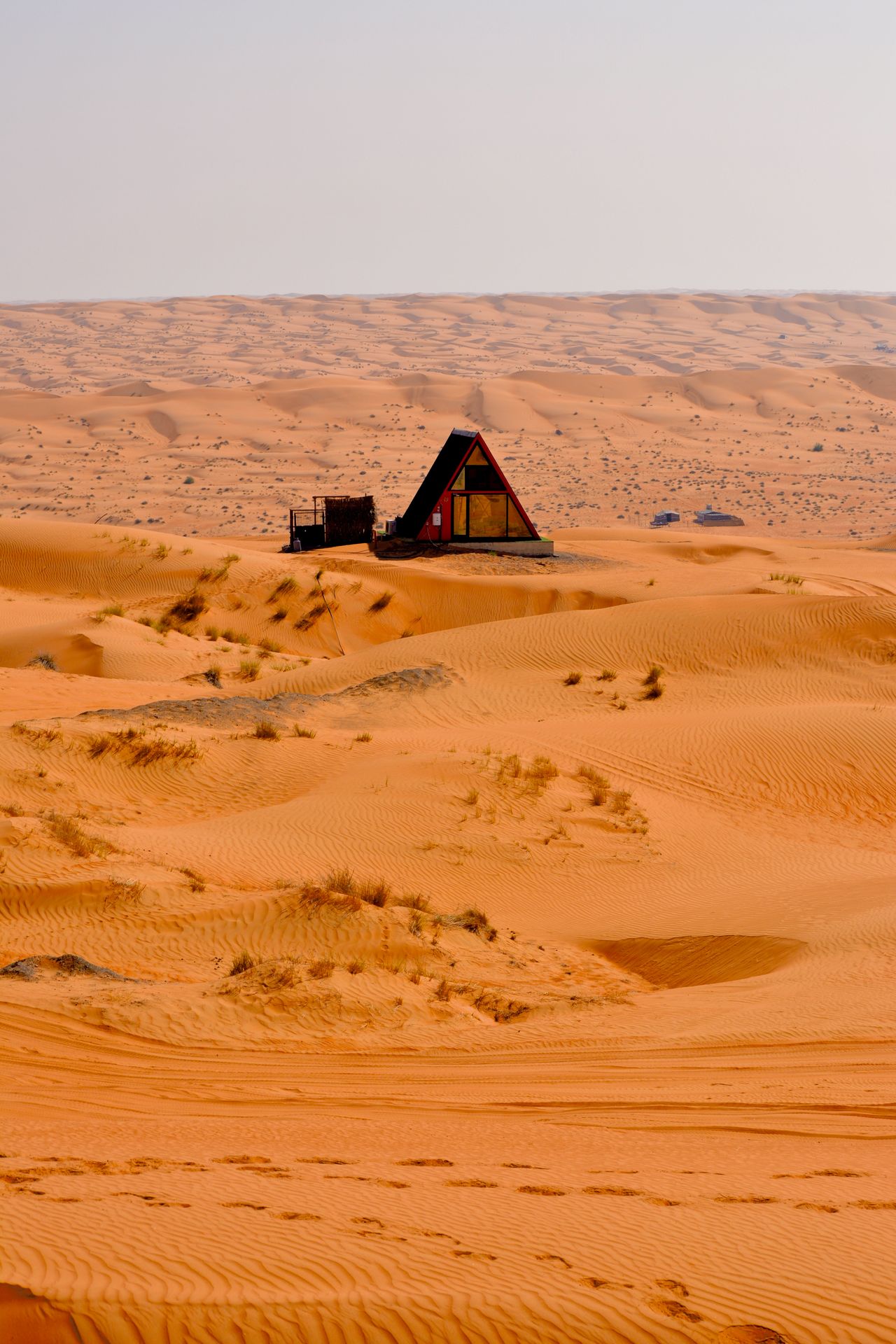 A night in the desert among the amber dunes of the Wahiba