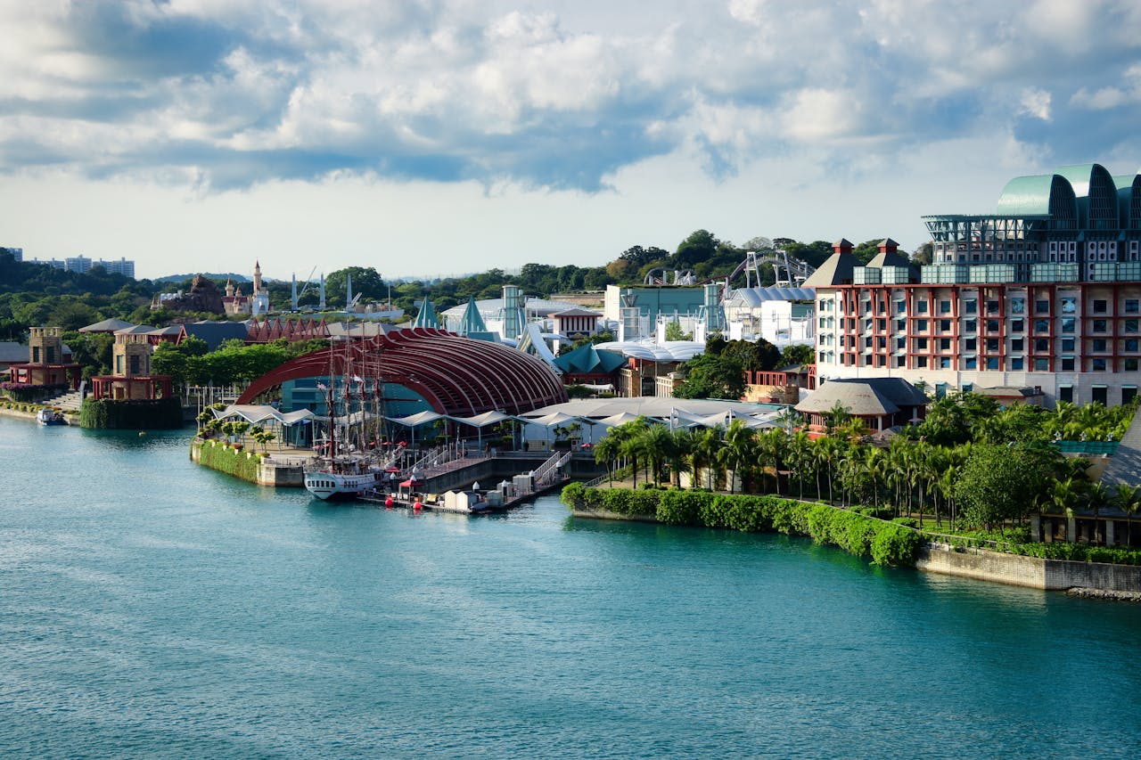 Beaches, Universal Studios and family attractions a short hop from the city