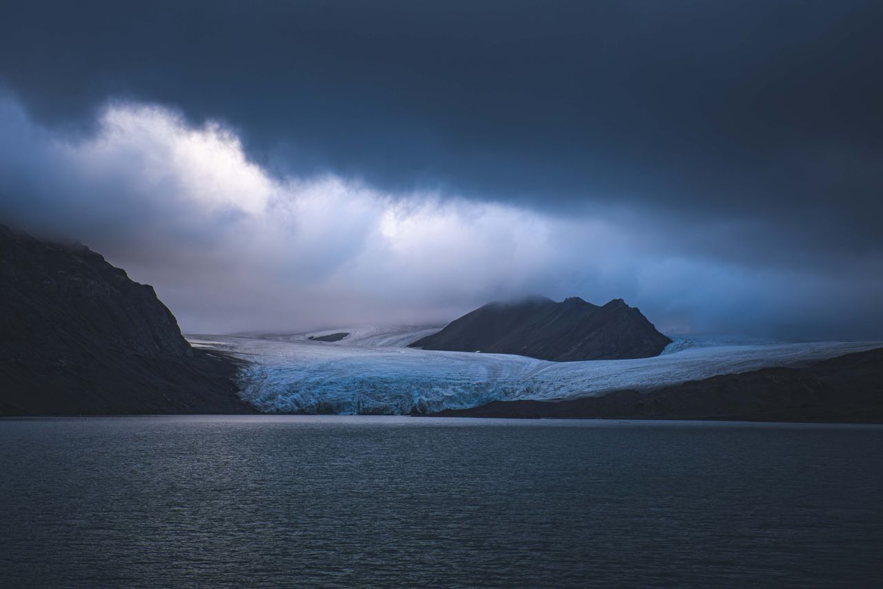 The 24-hour summer sun for cruising and hiking, and the dark polar-night winter for aurora, snowmobiling and dog-sledding