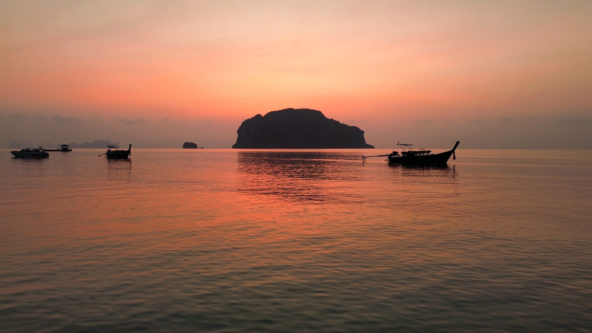 Koh Samui and its quieter neighbours, on a different weather pattern to the Andaman, so there's almost always a beach…