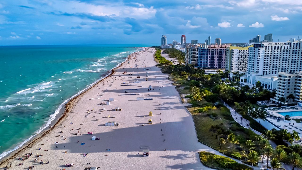 The theme parks of Orlando, the beaches of the Gulf and the Everglades