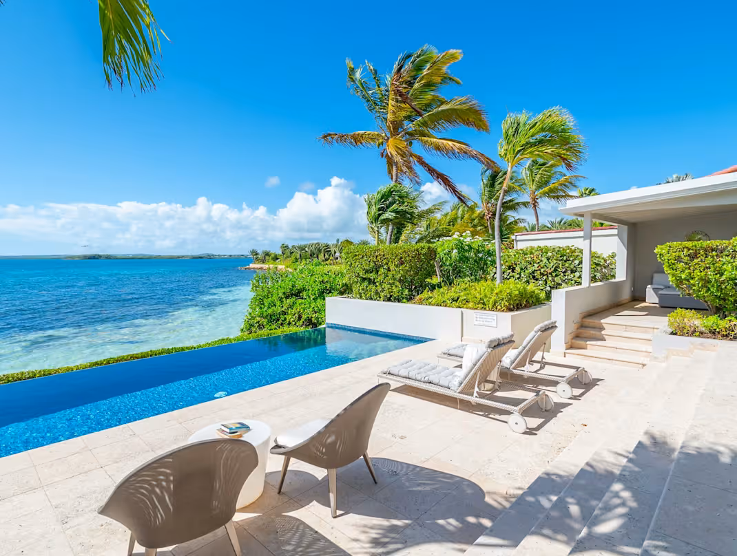 Harbour Beachfront Villa (3–4 Bed)