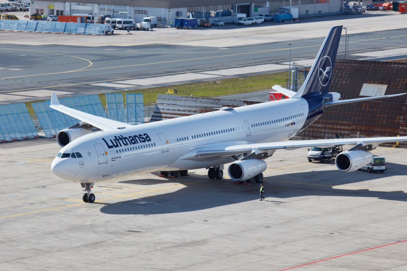 Lufthansa — cabin imagery